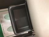助手席下にも収納スペースがございます!