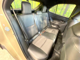 後部座席も気になるようなキズ・汚れやへたり等、大きなダメージはなく、良好な状態です。