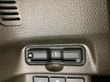 ハンドルの左下にETCがついています。高速道路の料金所の通過も楽々です。 カードの取り出しもしやすい場所についています。