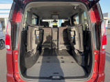 ラゲッジルームは、大容量のスペースを確保。普段のお買い物からレジャーまで、幅広く活躍してくれます!また、リアシートを倒すことでバリエーション豊かにお使いいただけます。