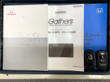 スマートキーは鍵をバッグに入れたままでもドアロックの開閉やエンジンのON・OFFができます。夜間や雨の日も鍵を探さなくて良いので便利です。