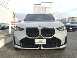 【キドニーグリル】BMWは約90年もの間、ほぼ全ての車両にひと目でBMWだと分かるこの特徴的なフロントグリルが備えられ、デザイン・アイコンとして親しまれてきました。