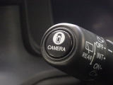 ★マルチビューカメラ★ワイパーレバー先端の「CAMERAスイッチ」を押すことで、車を上空から見下ろしたような映像をカーナビ画面に映し出し、車庫入れや縦列駐車をサポートしてくれます♪