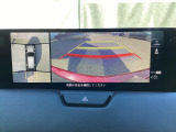 狭い場所での駐車やすれ違いなどでより的確な運転操作に役立つ360&deg;ビューモニターが装備されています。