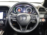 クルーズコントロールが装備されており、速度設定をするだけで一定の速度で自動走行が可能!!一定速度の走行なので燃費の向上やアクセルペダルを踏む必要が無いので長距離ドライブが快適になります!!