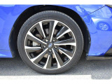 純正18インチアルミホイル/タイヤサイズは225/45R18です