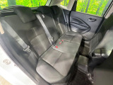 後部座席も気になるようなキズ・汚れやへたり等、大きなダメージはなく、良好な状態です。