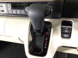 オートマチックシフトレバーは、手になじみ操作しやすい形状で安全運転にもつながります♪