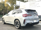 【前後重量配分50:50】重たいエンジンを出来るだけ車両中央に配置し搭載。重たいバッテリーをあえてトランク下部に配置し前後バランスを考えた設計。すべてBMWの「駆け抜ける歓び」を体感頂く為の拘りです!