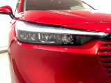 LEDヘッドライトは、点灯の瞬間から最大光量を発揮し、突然暗くなるトンネルなどでの安定感を高めます。