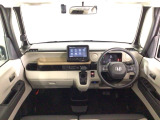 【前方視界】開放的な前方視界!運転がしやすく疲れにくいです♪窓が大きく、見通しがとっても良いおクルマですよ♪