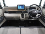 ◆視界広々で非常に運転しやすくロングドライブでも疲れを感じさせないすっきりとまとまったインパネ周りです。