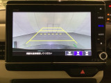 バックでの車庫入れも安心です! リアカメラが付いているバックモニター付のナビを装備しております。操作線もついており距離感も画面から確認できます。