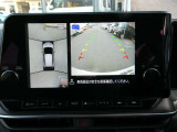 これが【アラウンドビューモニター】上空から見下ろしているかのような映像を映し出して、スムーズな駐車をアシスト
