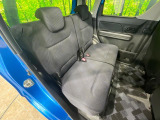 後部座席も気になるようなキズ・汚れやへたり等、大きなダメージはなく、良好な状態です。