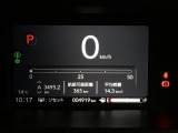 メータは先進的なデジタルメーターを採用!ゆっくりと数字が動くのでとても見やすく表示されます!平均燃費なども表示、エコな運転の手助けをしてくれます!