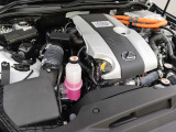 2AR-FSE型 2.5L 直列4気筒 DOHCエンジンと交流同期電動機のハイブリッドシステム搭載、駆動方式はAWDです。