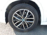 BMW純正アルミホイールです。納車時にはアルミホイールコーティングも承っております!是非ご検討下さいませ。