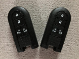 スマートキーを装備しています☆カギをカバンやポケットに入れて頂いた状態でドアロックの開閉やエンジンスタートをして頂けますよ!とても便利な装備です!