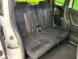 後部座席も気になるようなキズ・汚れやへたり等、大きなダメージはなく、良好な状態です。