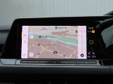ディスカバーメディア搭載。「VW Connect」というeSIMが内蔵された画期的なシステムです。地図データなど自動で情報を更新することができるのが大きな魅力。なお、CD/DVDは廃止されてます