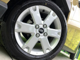 【純正15インチアルミホイール】外観にマッチした純正アルミホイールを装着しております。各種社外アルミホイールや、スタッドレスタイヤも取扱いしております。是非ご相談ください♪