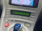 【オートエアコン】一度お好みの温度に設定すれば、車内の温度を検知し風量や温度を自動で調整。暑い&hellip;寒い&hellip;と何度もスイッチ操作をする必要はありません。快適な車内空間には必須の機能ですね♪