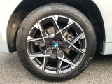 【BMWアロイホイル】軽量かつ強度に拘ったアロイホイル。走行性能ポテンシャルを引き出す設計。車の足元を引き締めてくれる大きなポイントはアロイホイルです。