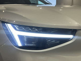 LEDヘッドライトは北欧神話でのトールハンマーがスタイリッシュなデザイン性となっており他車を魅了します。