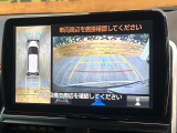 【パノラミックビューモニター】専用のカメラにより、上から見下ろしたような視点で360度クルマの周囲を確認することができます☆死角部分も確認しやすく、狭い場所での切り返しや駐車もスムーズに行えます。