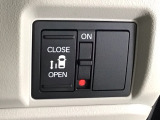 【パワースライドドア】助手席側がパワースライドドアになっており、運転席のスイッチやスマートキーでも開閉が可能です!開口部も広いので乗り降りも楽々♪