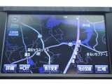 メーカー製SDナビ付きです。Bluetoothも付いていますし、フルセグでテレビも視聴出来て、CD・DVDの再生も出来ます。