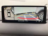 360&deg;ビューモニターでは、両サイドとフロント、バックカメラの合成で、あたかも上空から見下ろした様に周囲を確認して頂けます。駐車場だけでなく、T字路等でも活躍のアイテムです!