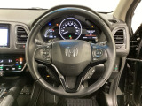 ハンドルにHondaセンシング系のクルーズコントロールやレーンキープアシストなどのスイッチと、オーディオの操作スイッチが装備されています。ハンドルから手を離さず安全に操作できます。