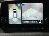 【アラウンドビューモニター】車を上から見下ろしているかのような映像で周囲の状況がひと目で確認、狭い駐車場に駐車するときも安心です♪