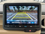 バックでの駐車が苦手な方や運転にあまり自信のない方でも後方の視界をしっかりサポート。安心して車庫入れが出来るバックカメラを装備しています!