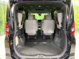 後席を格納すると、これだけの広さが!シーンに合わせたシートアレンジで、大きな荷物も積むことが出来ます♪