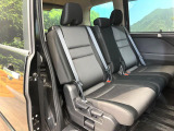 後部座席も気になるようなキズ・汚れやへたり等、大きなダメージはなく、良好な状態です。