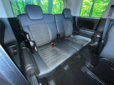 3列目シートはもちろん状態良好☆大人でもゆったりと座って頂けますので、大人数でのお出かけもラクラクです♪ご家族で、気の知れた仲間で、ドライブに行くのが楽しみですね♪