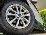 【16インチアルミホイール】外観にマッチしたアルミホイールを装着しております。各種アルミホイールや、スタッドレスタイヤも取扱いしております。是非ご相談ください♪