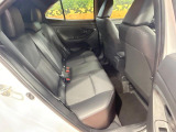 後部座席も気になるようなキズ・汚れやへたり等、大きなダメージはなく、良好な状態です。