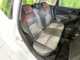 後部座席も気になるようなキズ・汚れやへたり等、大きなダメージはなく、良好な状態です。