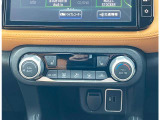 【シートヒーター】エアコンの温風で体を温めることとは異なり、車内の乾燥を防ぎつつ体もポカポカです。