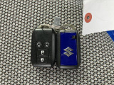 リモコンキーです。スペアのリモコンキーもございます。