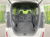 後席を格納すると、これだけの広さが!シーンに合わせたシートアレンジで、大きな荷物も積むことが出来ます♪
