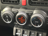 【オートエアコン】一度お好みの温度に設定すれば、車内の温度を検知し風量や温度を自動で調整。暑い&hellip;寒い&hellip;と何度もスイッチ操作をする必要はありません。快適な車内空間には必須の機能ですね♪