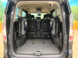 後席を格納すると、これだけの広さが!シーンに合わせたシートアレンジで、大きな荷物も積むことが出来ます♪