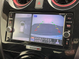 【アラウンドビューモニター】まるでクルマを真上から見下ろしたかのような視点で駐車をサポートします!クルマの斜め後ろや真横など、前後左右の4つのカメラの映像が合成されて、モニターに映し出されます。
