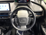 【純正革巻きステアリング】上質な革を使用することで、手にしっかり馴染みとても運転しやすいハンドルです♪