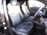 【内装】ハリアーの車内です♪もちろん、フロアマットもついてますよ〜!